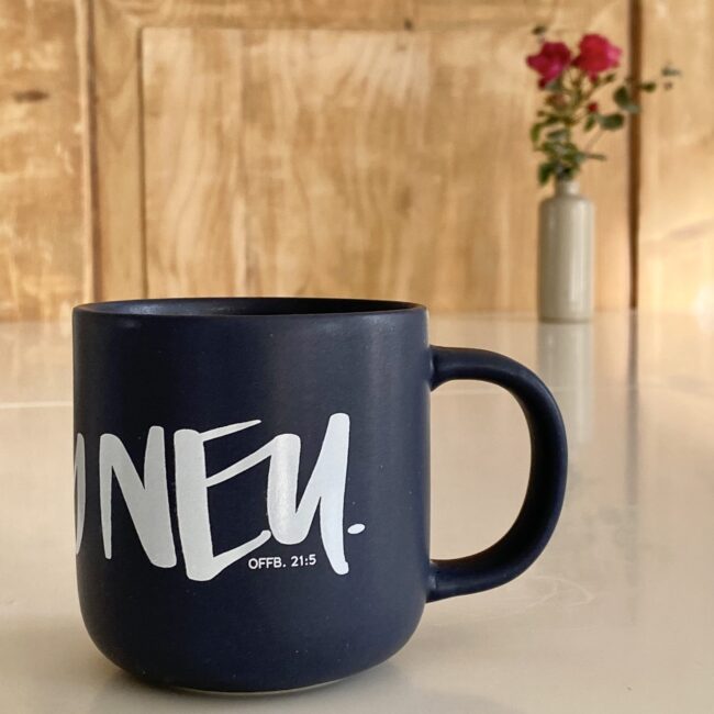 Tasse „alles neu“ | Jahreslosung 26 dunkelblau