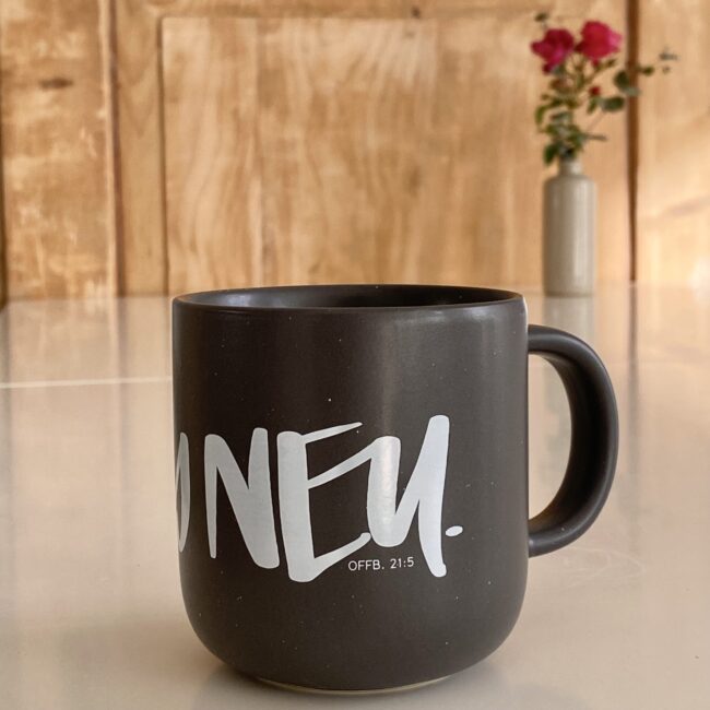Tasse „alles neu“ Anthrazit | Jahreslosung 26